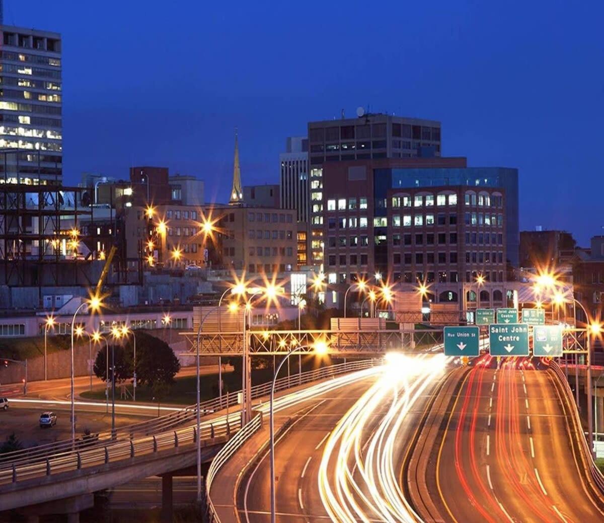 Premium Condo Heart Of Uptown Location Parking Coffee Saint John Exterior foto